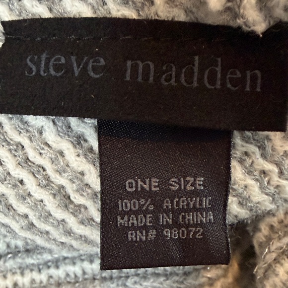 Steve Madden Draped Gray Poncho Sweater One Size Shimmer with Tassels - Picture 12 of 12